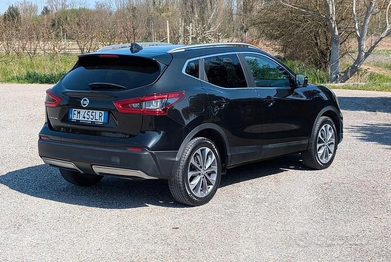 Usata Nissan Qashqai N-Connecta 115 CV (84 kW) 2018 Nero SUV