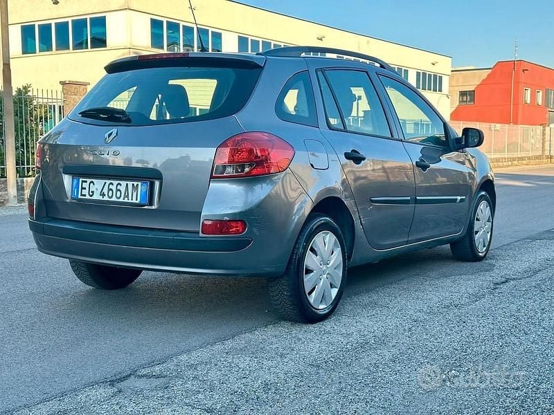 Usata Renault Clio GrandTour 58 CV (42 kW) 2011 Grigio Station wagon