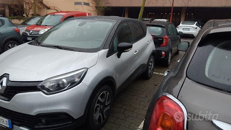 Usata Renault Captur 110 CV (80 kW) 2017 Grigio SUV