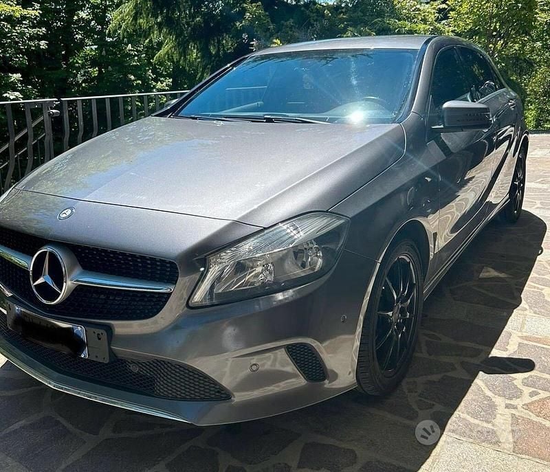 Usata Mercedes A180 108 CV (79 kW) 2016 Grigio Berlina