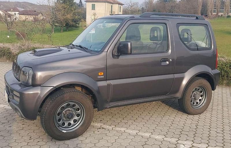 Usata Suzuki Jimny 86 CV (63 kW) 2010 Grigio SUV