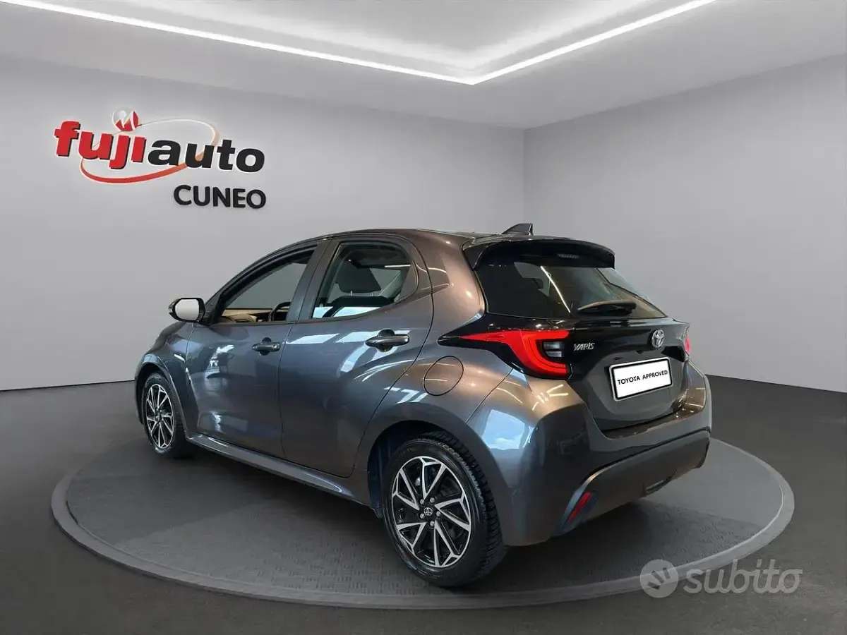 Usata Toyota Yaris Hybrid Trend 116 CV (85 kW) 2022 Dark grey met Utilitaria