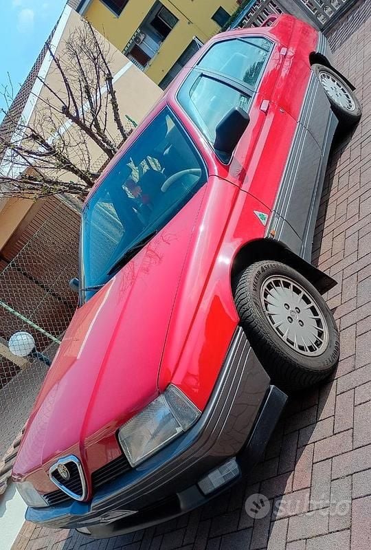 Usata Alfa Romeo 164 145 CV (106 kW) 1990 Rosso Berlina