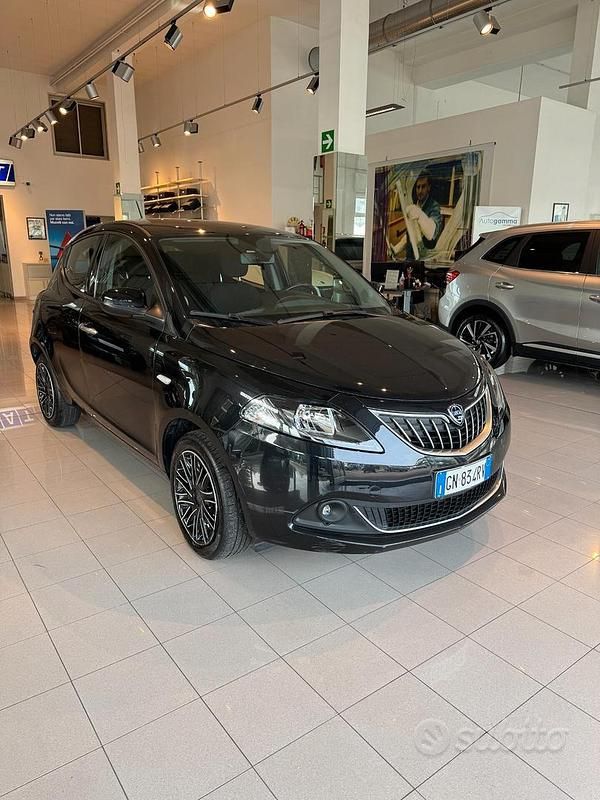 Usata Lancia Ypsilon 69 CV (50 kW) 2023 Nero Utilitaria