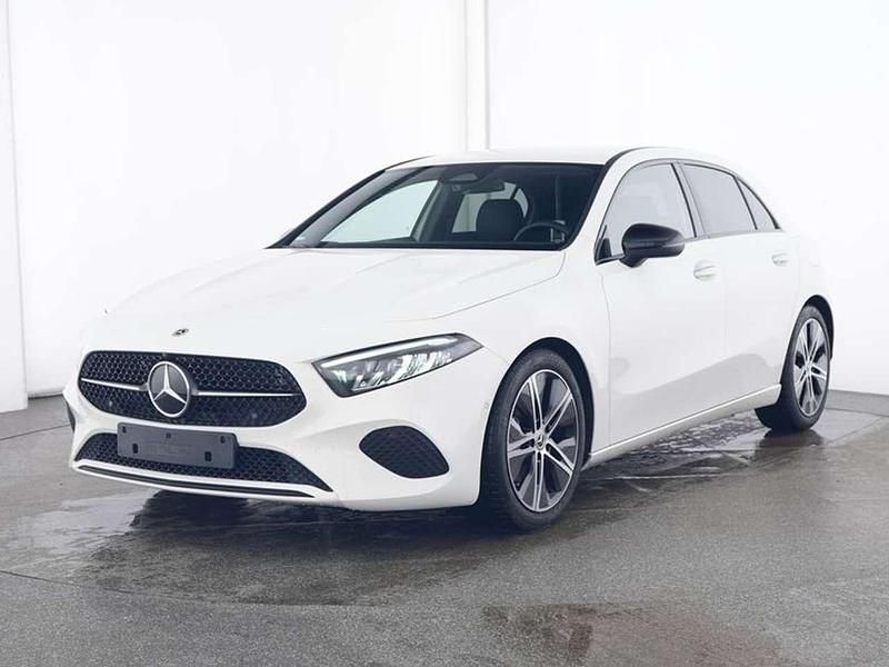 Bianco polare Usata 2024 Mercedes A180 Advanced Plus Tre volumi | 32.200 € (Ottimo prezzo) - Immagine 1/4