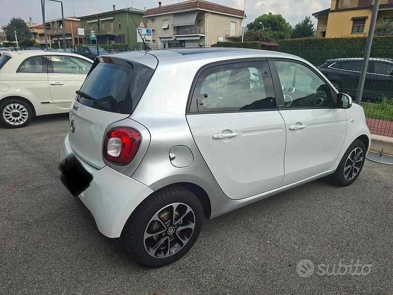 Usata Smart ForFour 70 CV (51 kW) 2015 Bianco Utilitaria