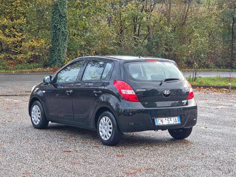 Usata Hyundai i20 Edition 74 CV (54 kW) 2012 Nero Berlina