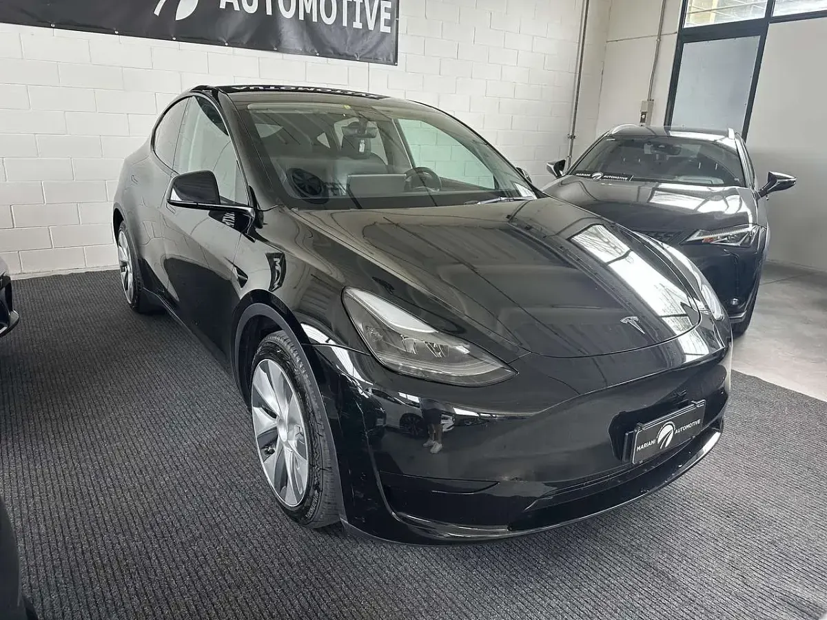 Usata Tesla Model Y RWD 88 kW (120 CV) 2023 Nero SUV