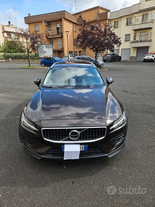 Marrone Usata 2019 Volvo V60 CC Business Edition Station wagon | 22.000 € (Buon prezzo) - Immagine 1/4