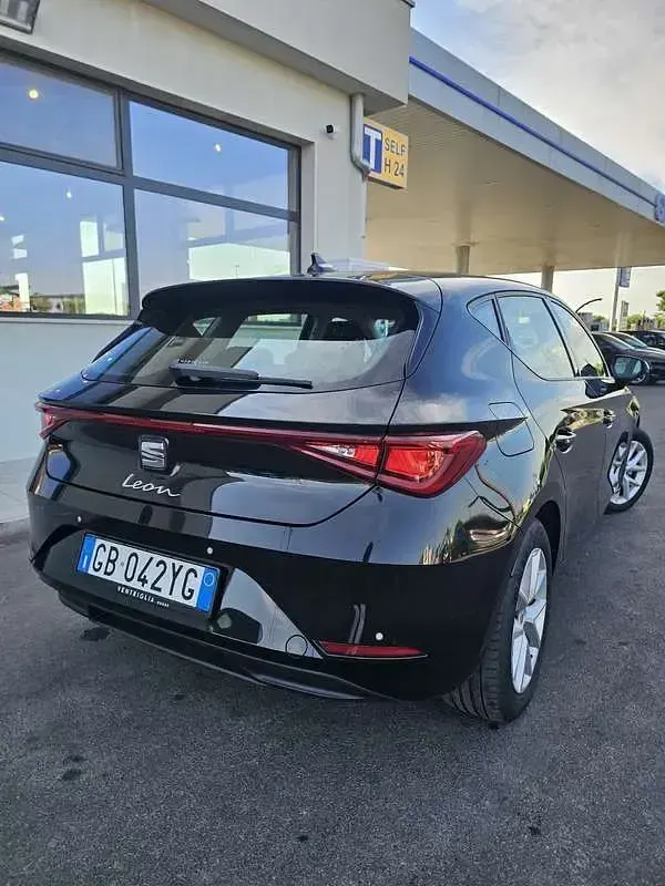 Usata Seat Leon Business 116 CV (85 kW) 2020 Nero Berlina