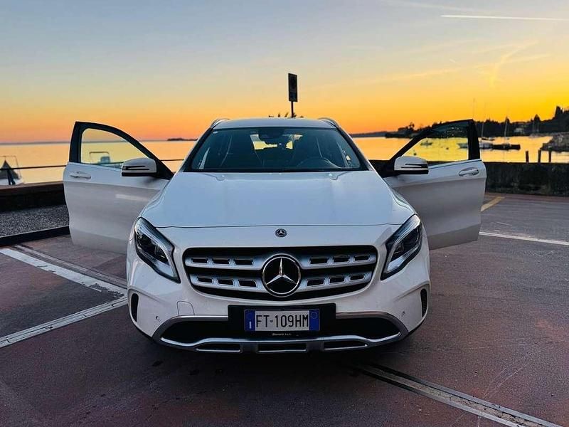 Usata Mercedes GLA180 122 CV (89 kW) 2019 Bianco SUV