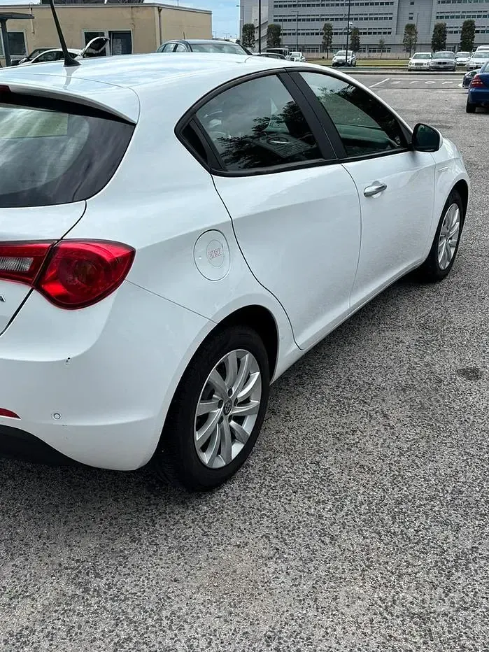 Usata Alfa Romeo Giulietta Super 109 CV (80 kW) 2017 Bianco Utilitaria