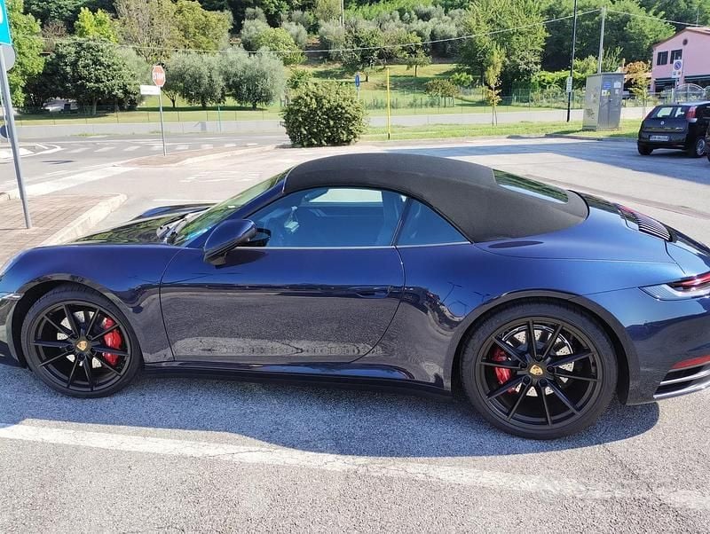 Usata Porsche 992 450 CV (330 kW) 2020 Blu Cabrio