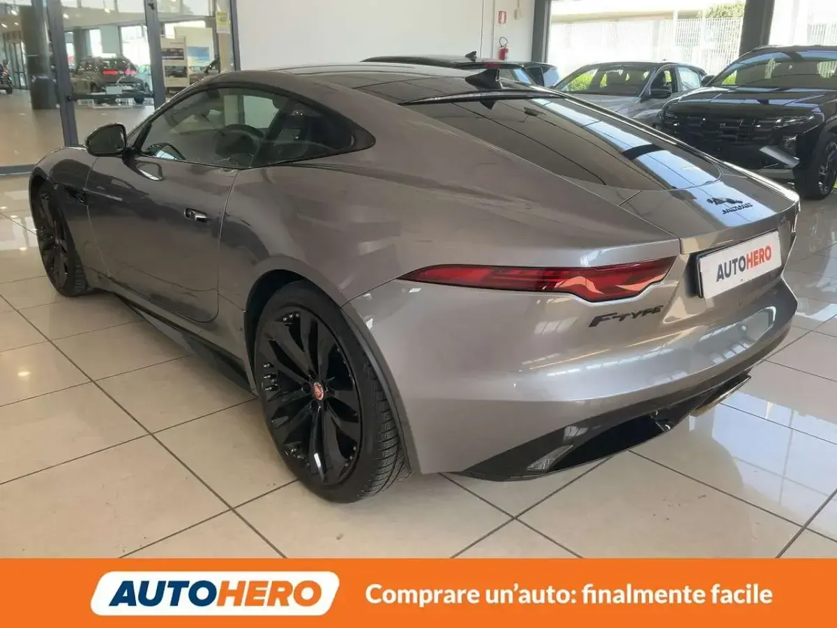 Usata Jaguar F-Type R-Dynamic 300 CV (220 kW) 2022 Grigio Coupé