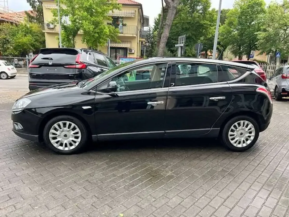 Usata Lancia Delta 120 CV (88 kW) 2010 Nero Utilitaria