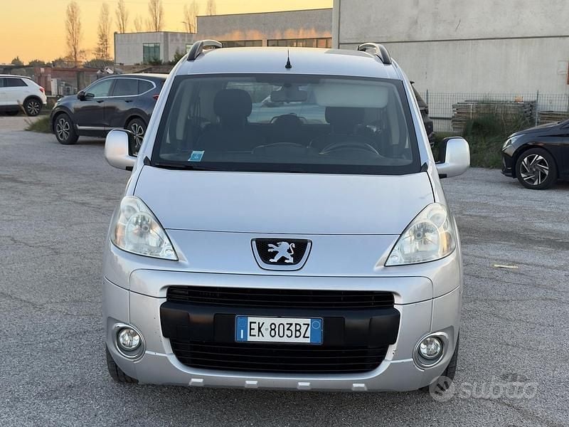 Usata Peugeot Partner 92 CV (67 kW) 2011 Grigio Monovolume