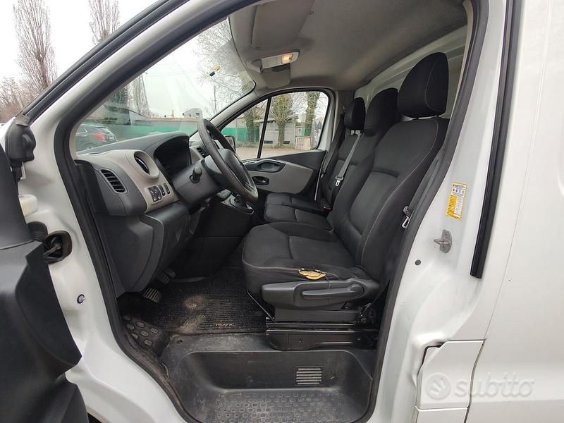 Usata Renault Trafic 145 CV (106 kW) 2017 Bianco Monovolume
