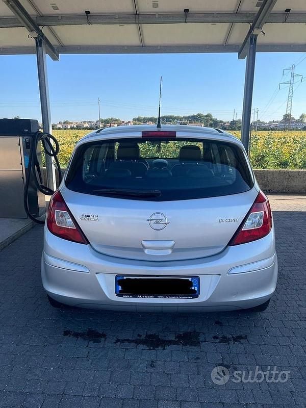 Usata Opel Corsa 90 CV (66 kW) 2007 Grigio Berlina