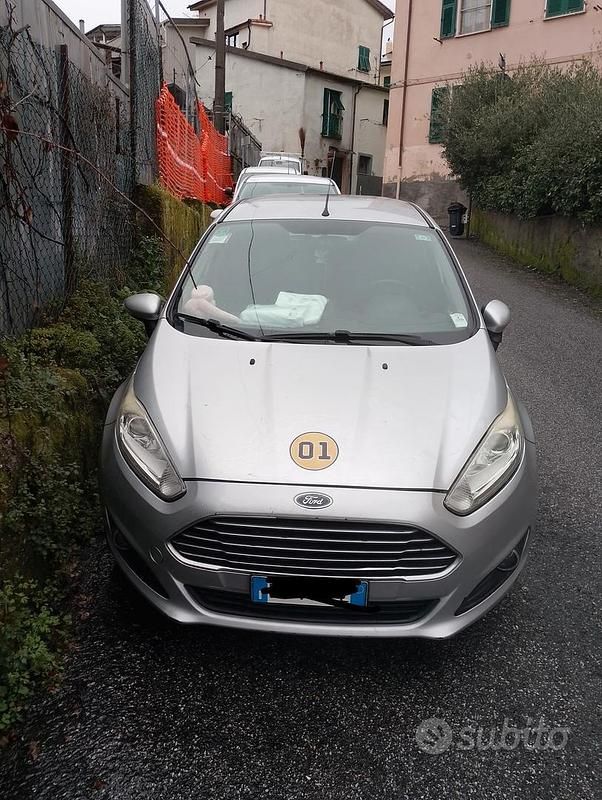Usata Ford Fiesta Titanium 97 CV (71 kW) 2015 Grigio Utilitaria