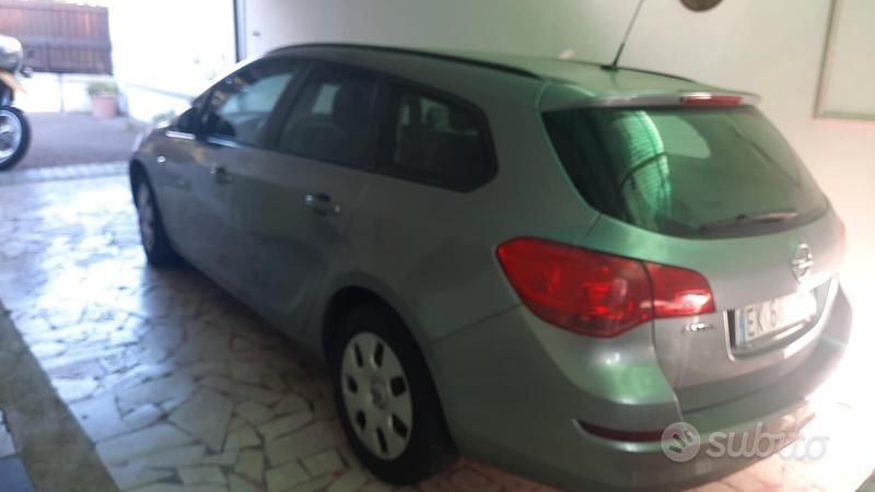 Usata Opel Astra 110 CV (80 kW) 2011 Grigio Station wagon