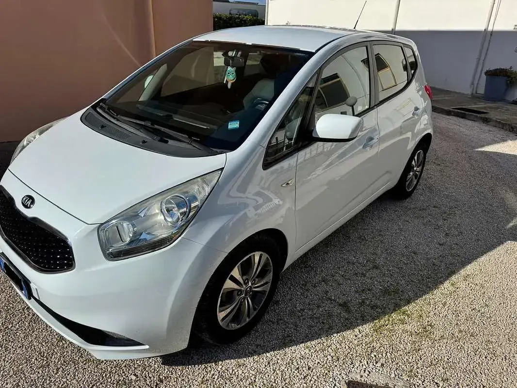 Usata Kia Venga Active 90 CV (66 kW) 2017 Bianco Utilitaria