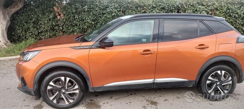 Arancione Usata 2020 Peugeot 2008 GT-line SUV | 14.400 € (Molto cara) - Immagine 1/4