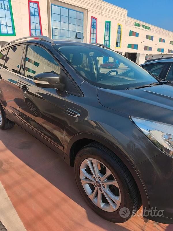 Grigio Usata 2017 Ford Kuga Titanium S SUV | 10.400 € (Ottimo prezzo) - Immagine 1/4