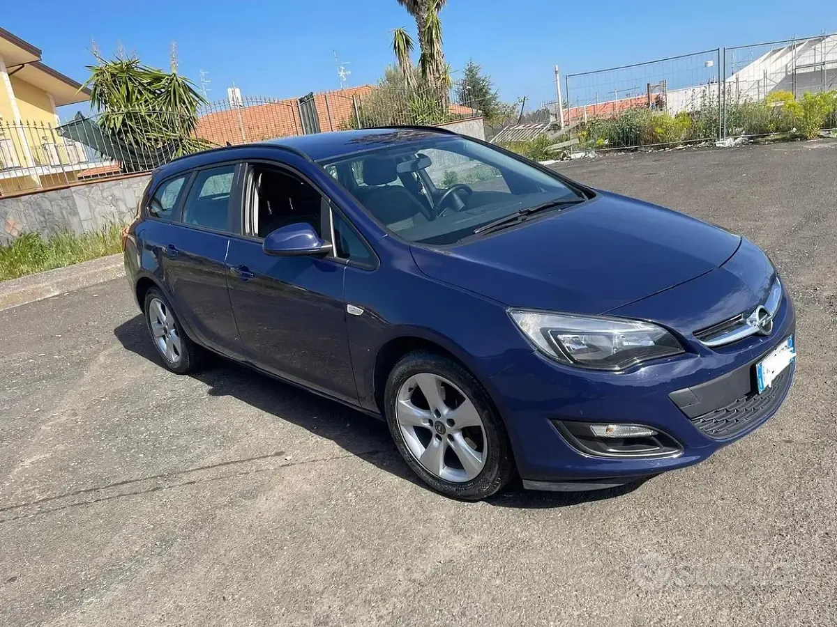 Usata Opel Astra 110 CV (80 kW) 2016 Blu Station wagon