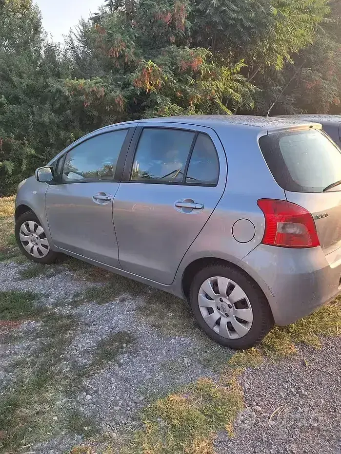 Usata Toyota Yaris Luna 87 CV (63 kW) 2007 Bluazzurro Utilitaria