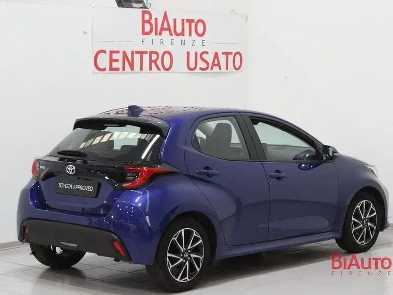 Usata Toyota Yaris Trend 72 CV (52 kW) 2023 Blu Utilitaria