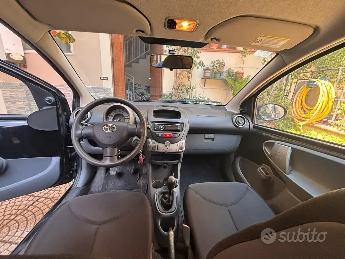 Usata Toyota Aygo 67 CV (49 kW) 2008 Nero Utilitaria