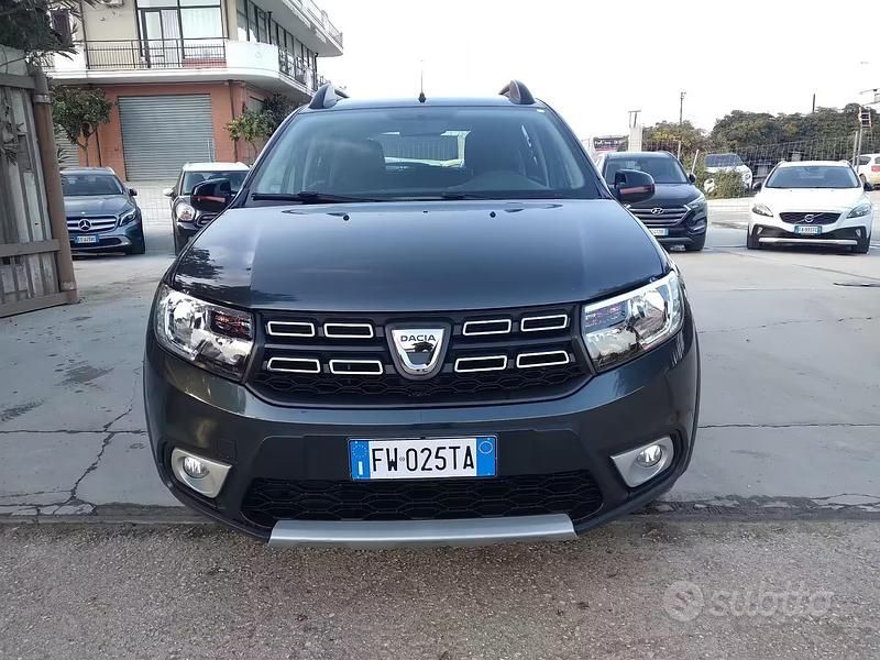 Usata Dacia Sandero Stepway 95 CV (69 kW) 2019 Grigio Berlina