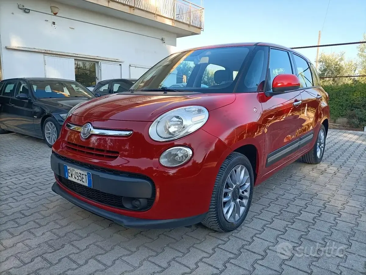 Usata Fiat 500L Living 105 CV (77 kW) 2014 Rosso Monovolume