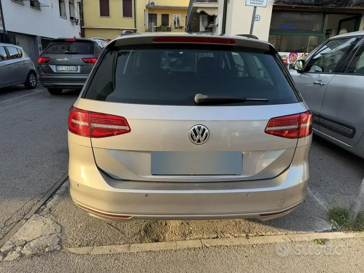 Usata VW Passat 120 CV (88 kW) 2016 Grigio Station wagon