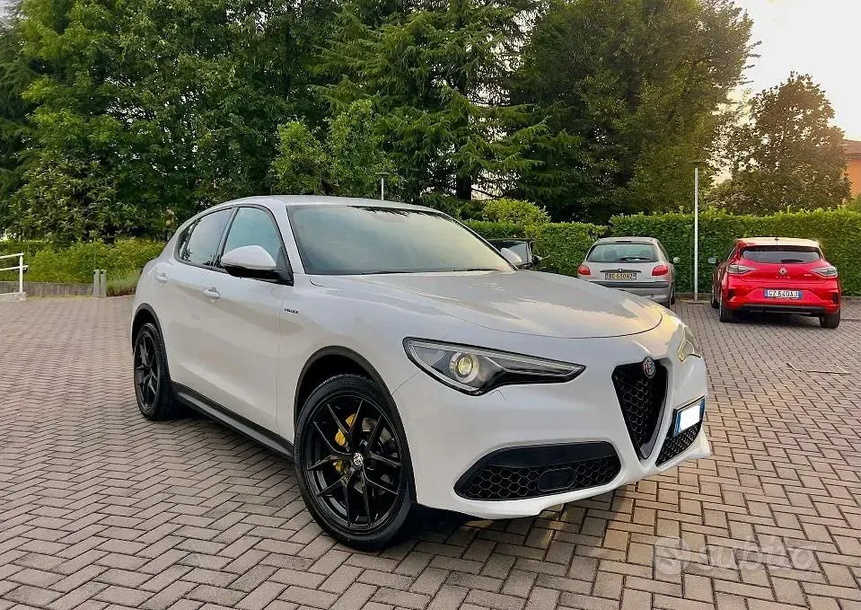 Usata Alfa Romeo Stelvio Sprint 190 CV (139 kW) 2022 Bianco SUV