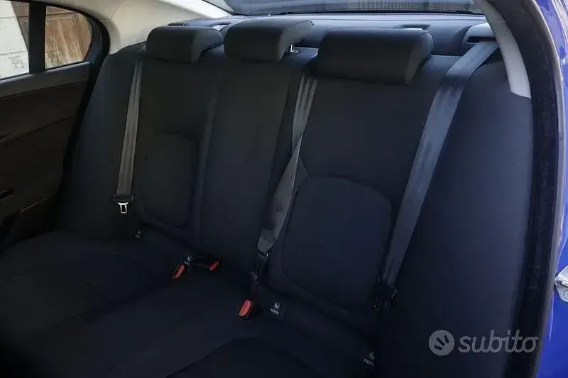 Usata Jaguar XE Portfolio 180 CV (132 kW) 2016 Blu Berlina