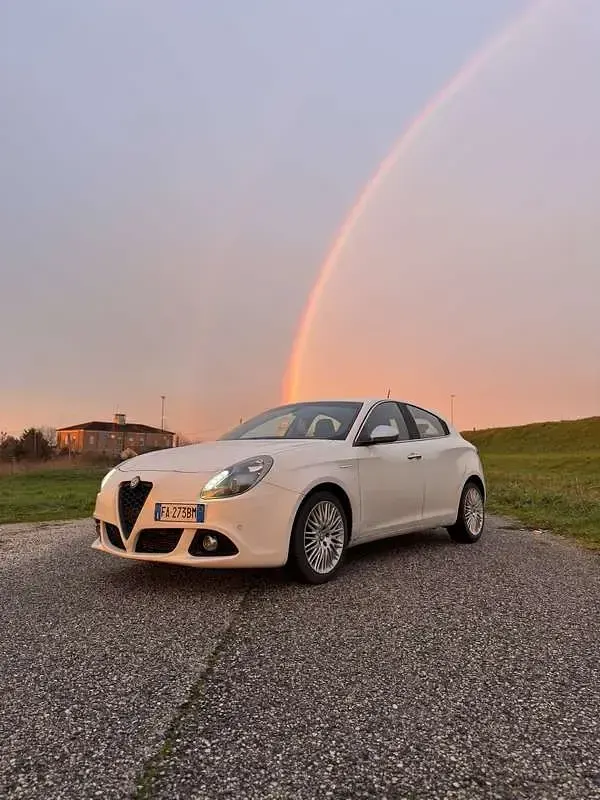 Usata Alfa Romeo Giulietta Exclusive 120 CV (88 kW) 2015 Utilitaria
