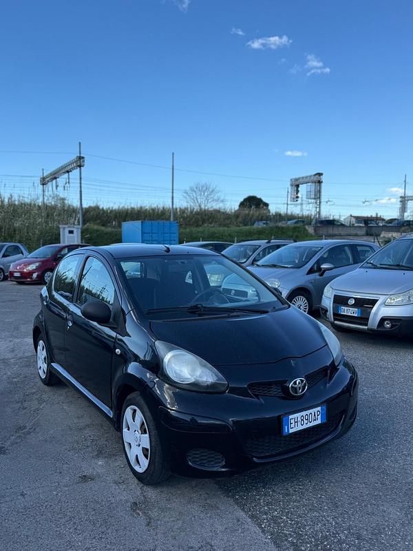 Usata Toyota Aygo 67 CV (49 kW) 2011 Nero Utilitaria