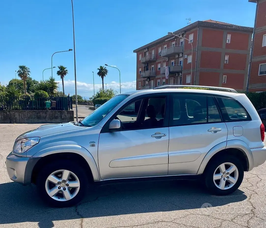 Usado Toyota RAV4 116 CV (85 kW) 2004 Gris SUV