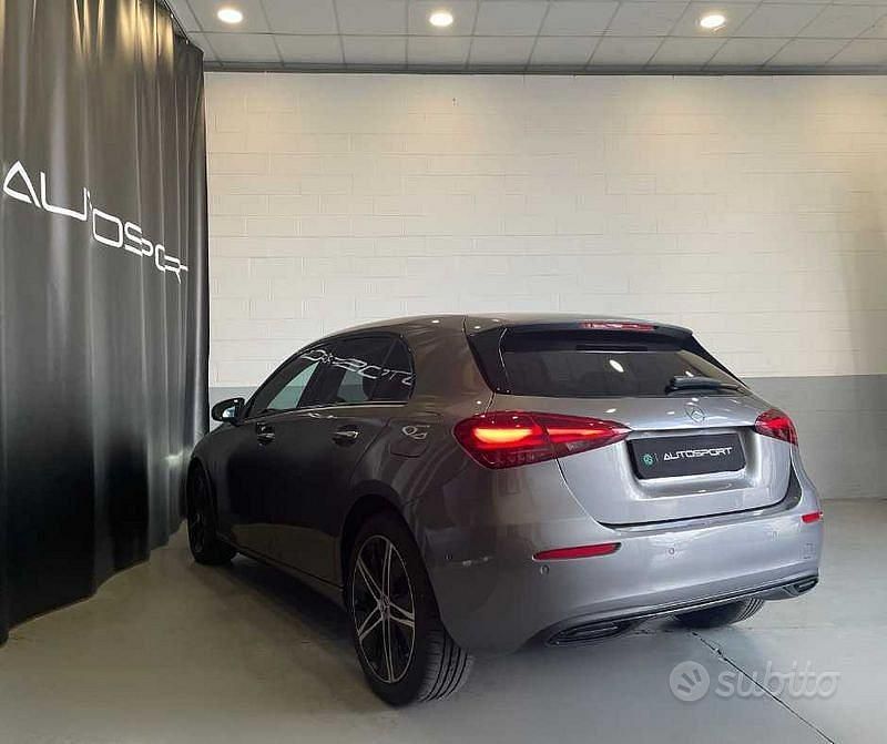 Usata Mercedes A180 Advanced Plus 116 CV (85 kW) 2023 Grigio scuro Berlina