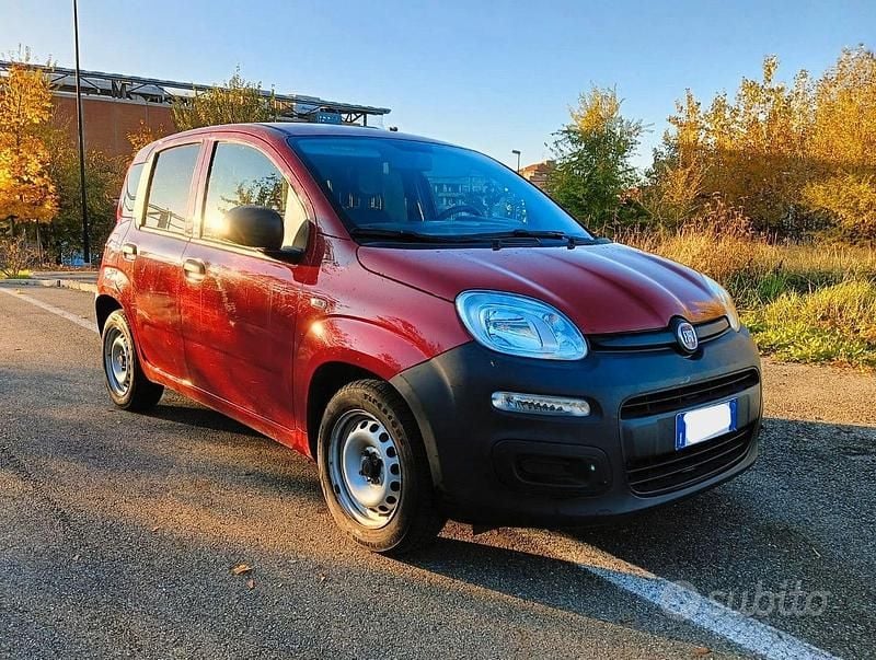 Rosso Usata 2015 Fiat Panda Pop Furgone | 6950 € (Buon prezzo) - Immagine 1/4
