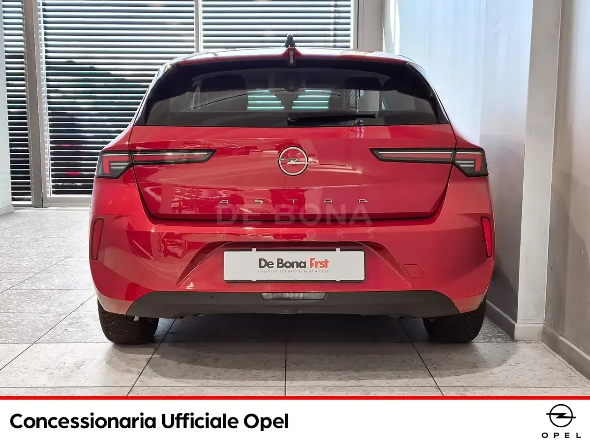 Usata Opel Astra Edition 110 CV (80 kW) 2023 Rosso Utilitaria