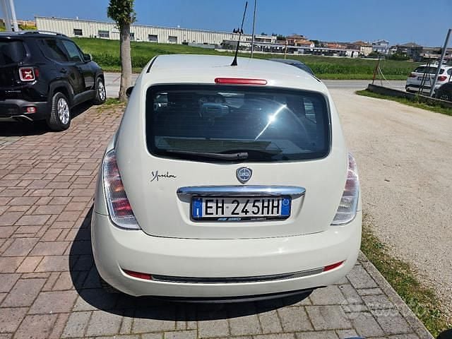 Usata Lancia Ypsilon 75 CV (55 kW) 2011 Bianco Utilitaria
