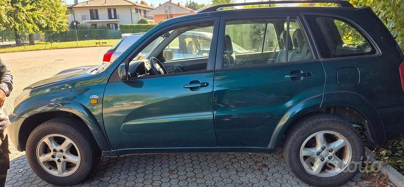 Usata Toyota Corolla 86 CV (63 kW) 2002 Verde Berlina
