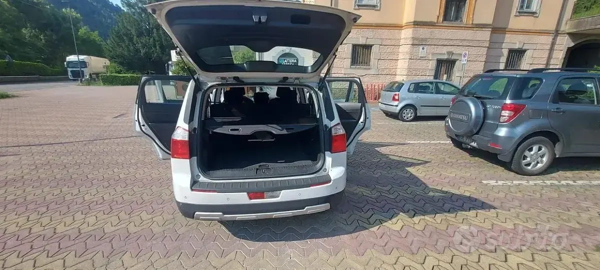 Usata Chevrolet Orlando 131 CV (96 kW) 2011 Grigio Monovolume