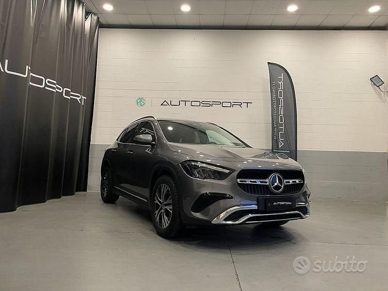Gray Usata 2023 Mercedes GLA180 Advanced SUV | 36.800 € (Buon prezzo) - Immagine 1/4