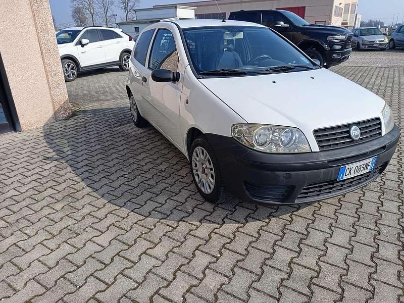Usata Fiat Punto 69 CV (50 kW) 2004 Bianco Utilitaria