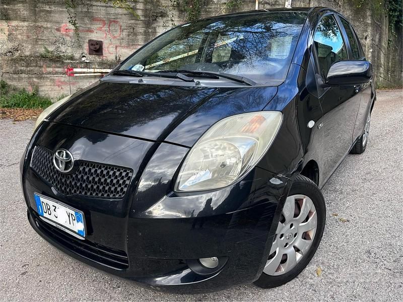 Usata Toyota Yaris 89 CV (65 kW) 2006 Nero Berlina