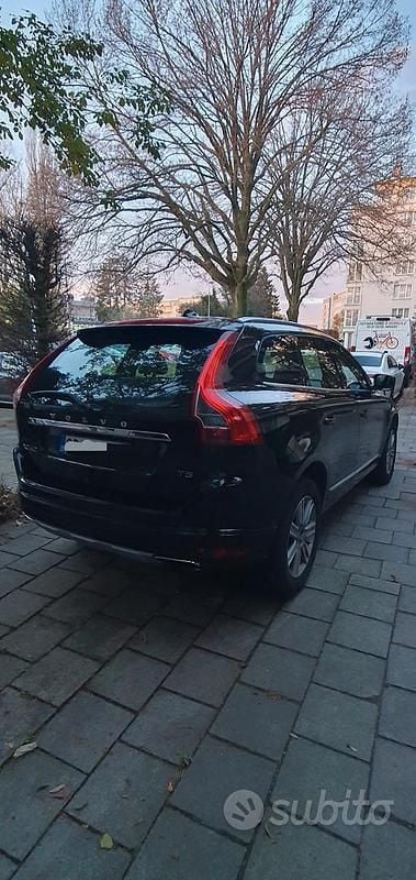 Usata Volvo XC60 Momentum 245 CV (180 kW) 2016 Nero SUV