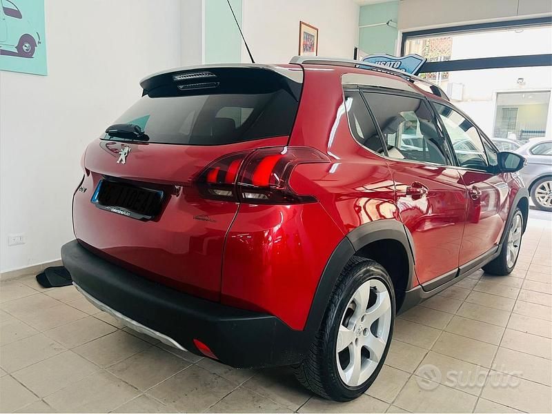 Usata Peugeot 2008 99 CV (72 kW) 2016 Rosso SUV